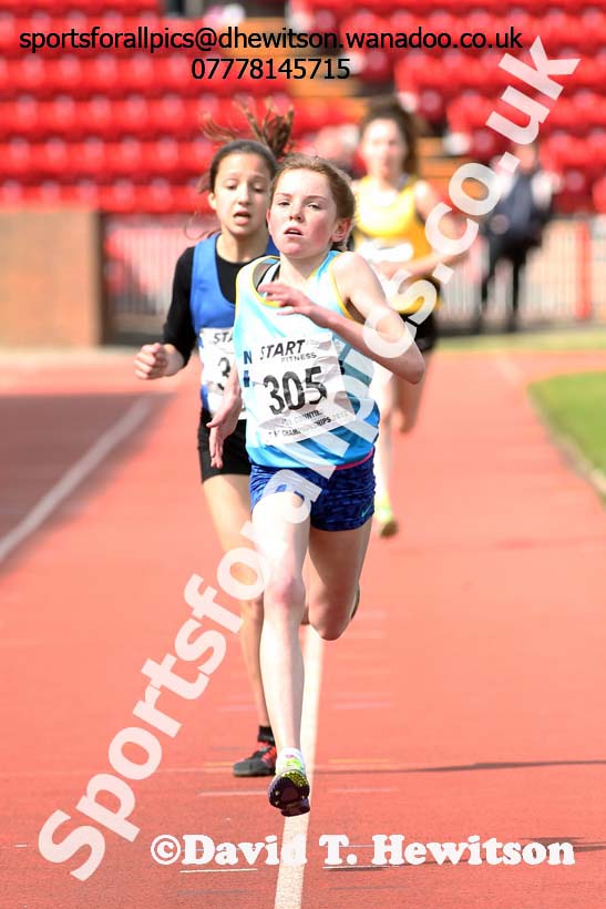 Girls under-15s 3000 metres, North Eastern Track and Field Champs, Gateshead Stadium. Photo: David T. Hewitson/Sports for All Pics